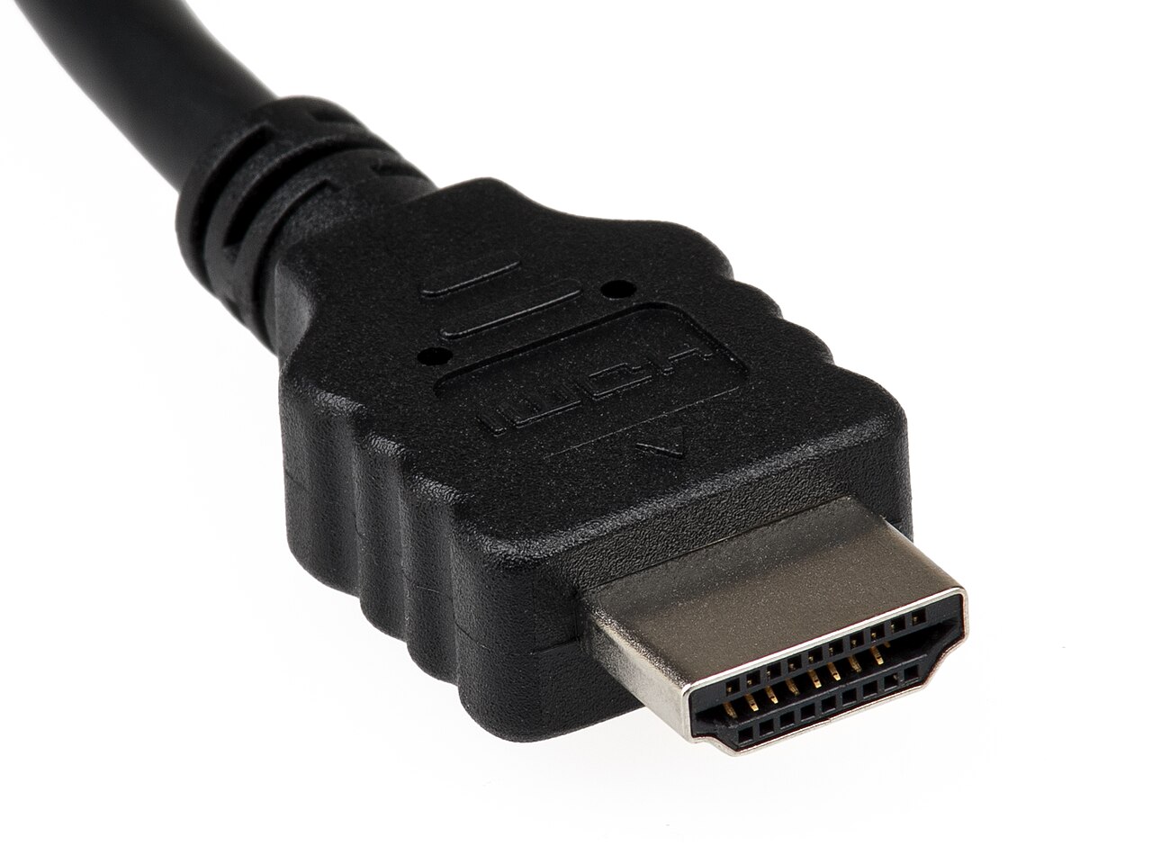 资料照片：白色背景上的黑色标准HDMI Type-A接头特写。